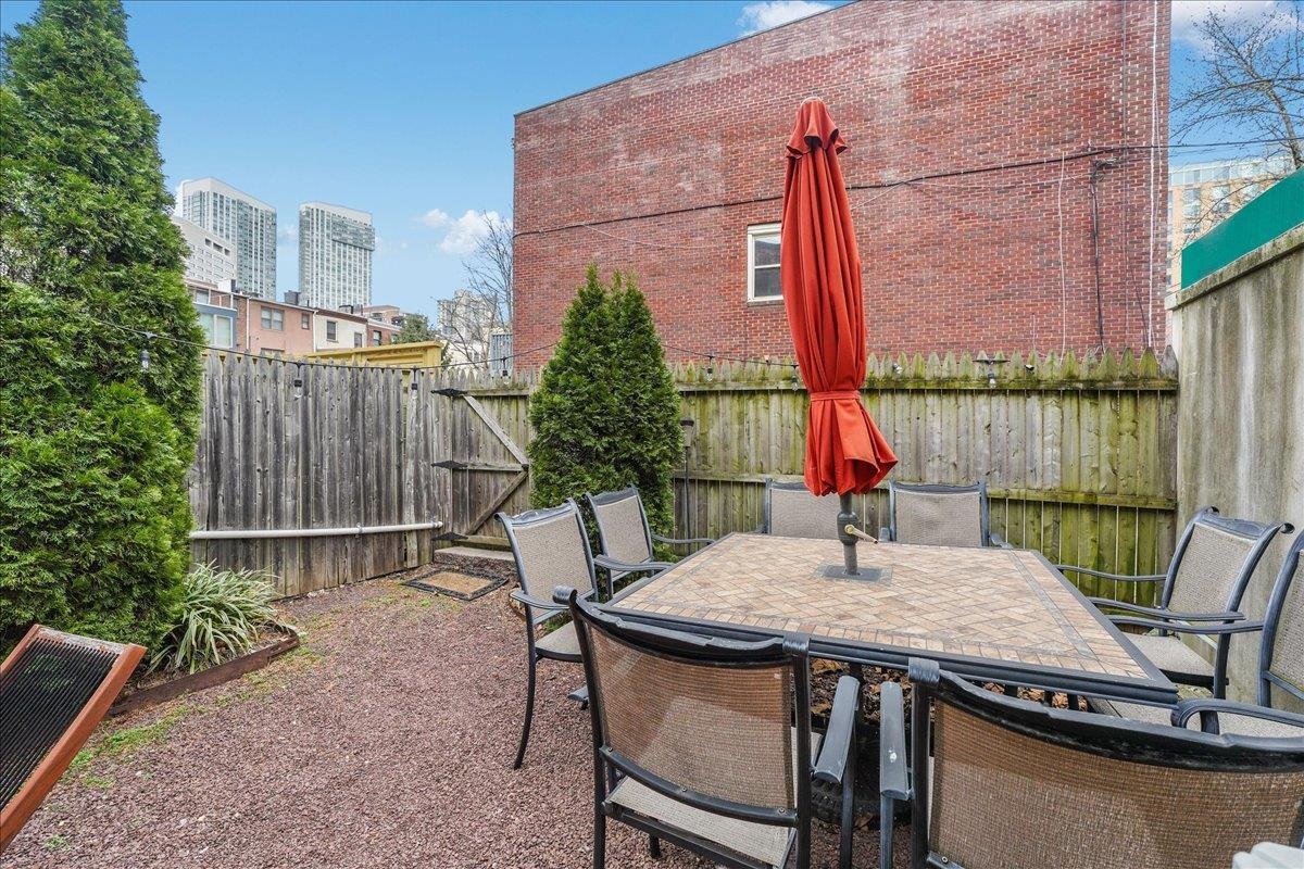 238 GROVE ST Unit: 1
