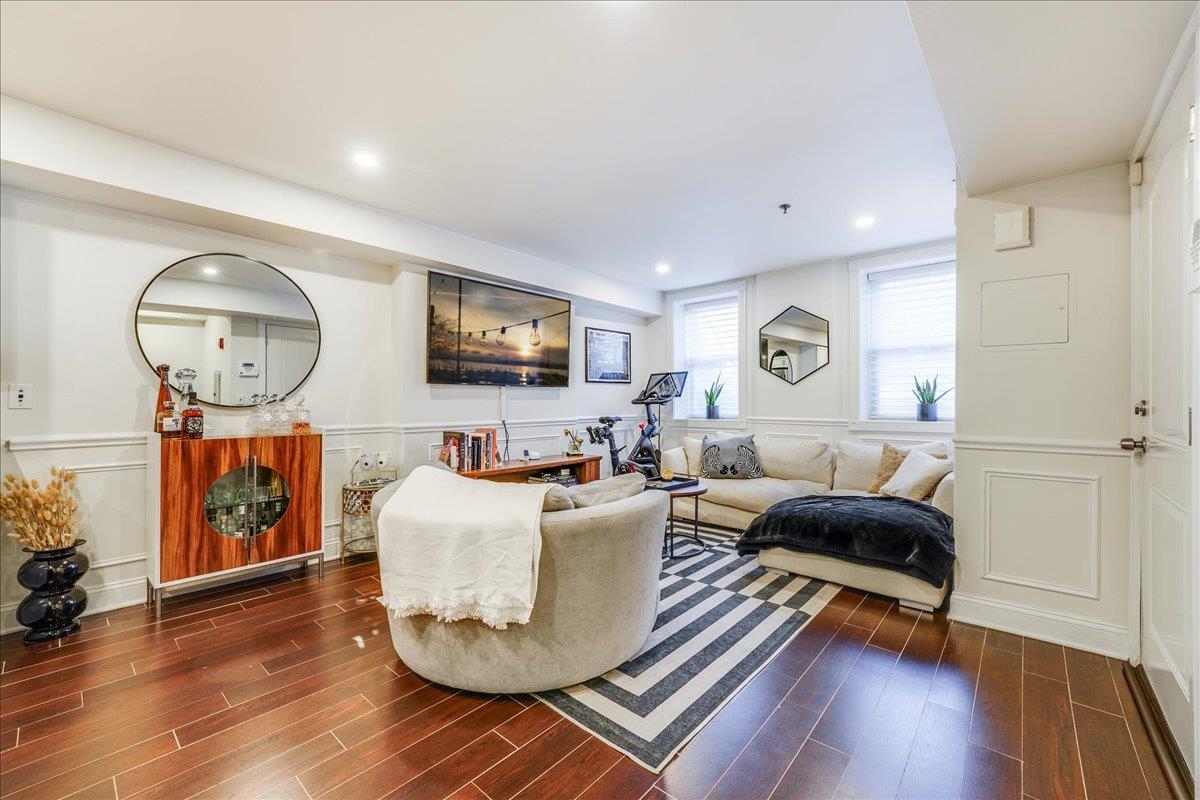 238 GROVE ST Unit: 1