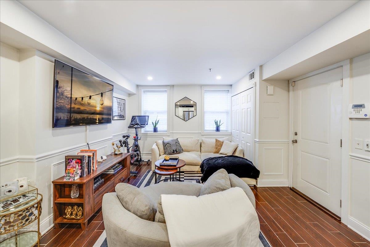 238 GROVE ST Unit: 1