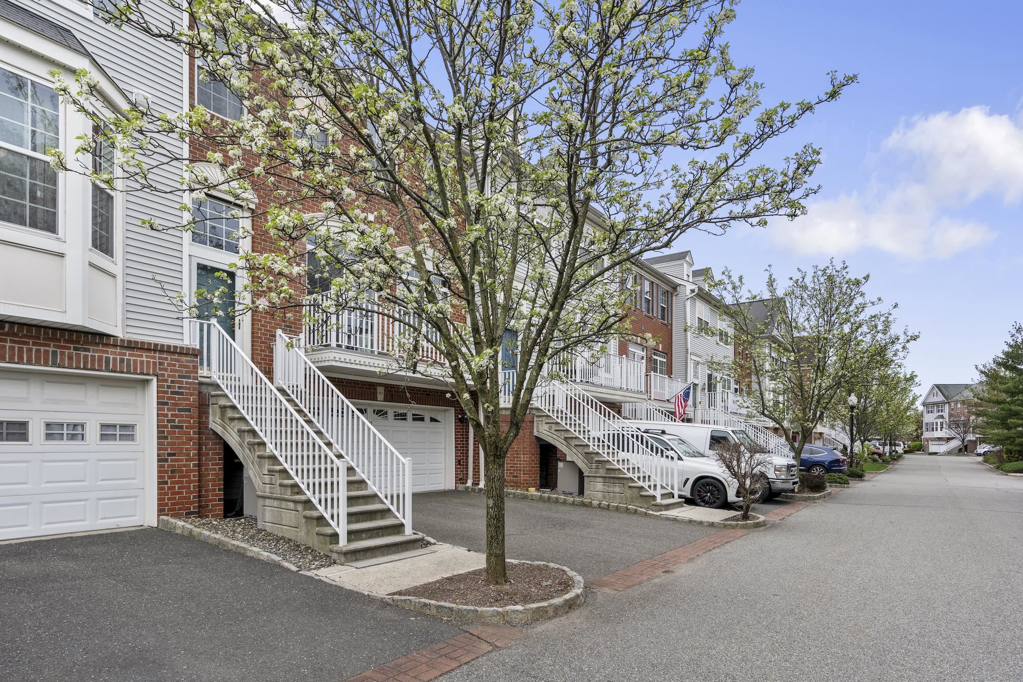 31 HUDSON CT