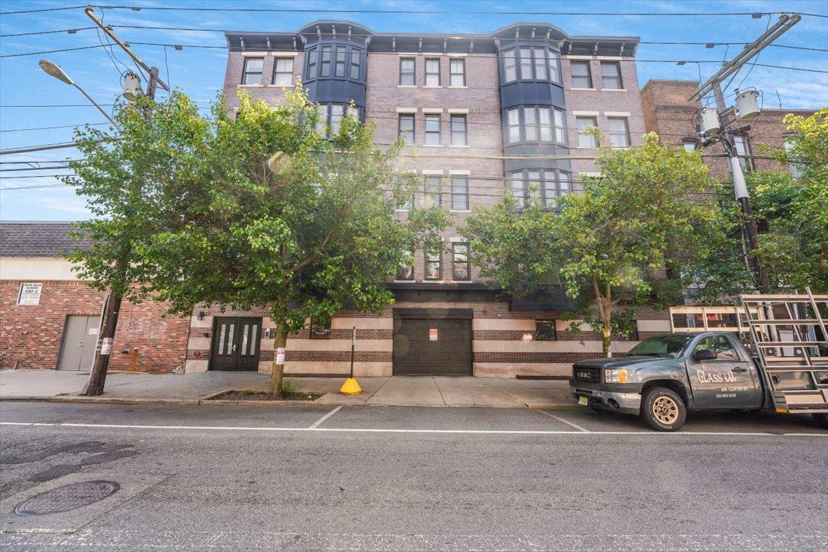 807 CLINTON ST Unit: 2B