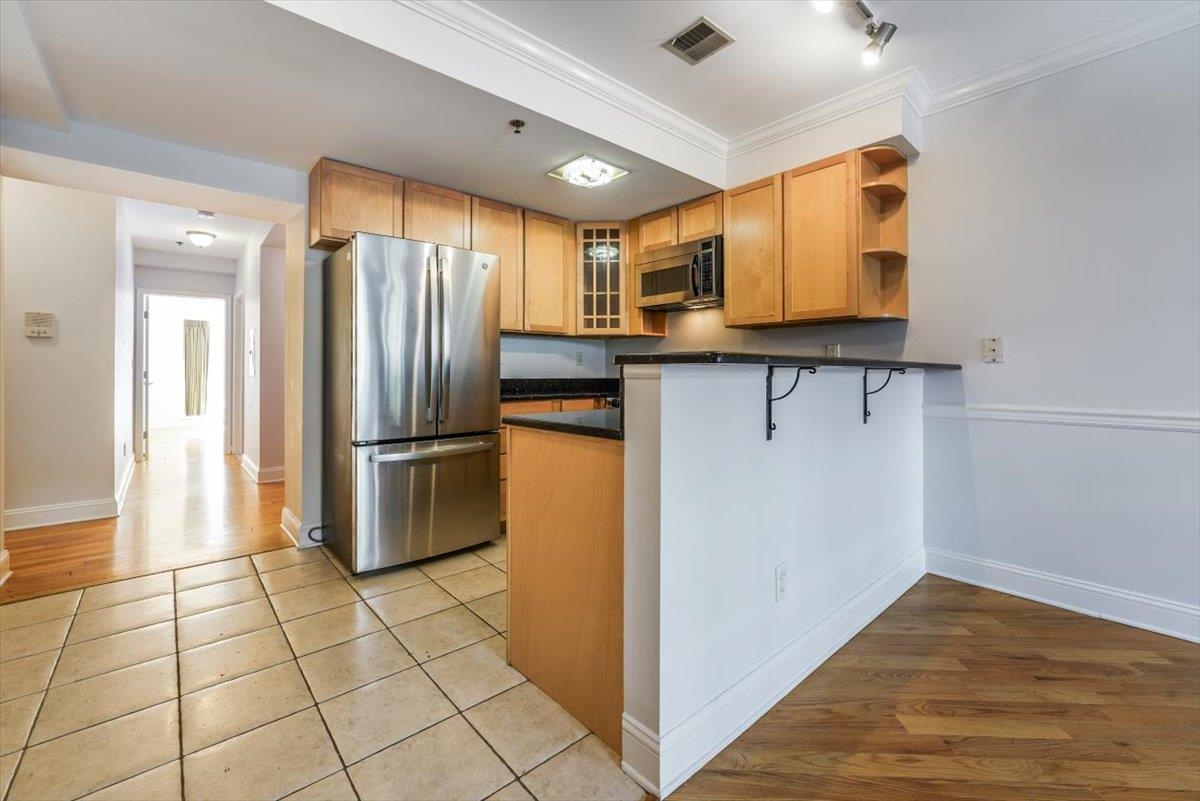 807 CLINTON ST Unit: 2B