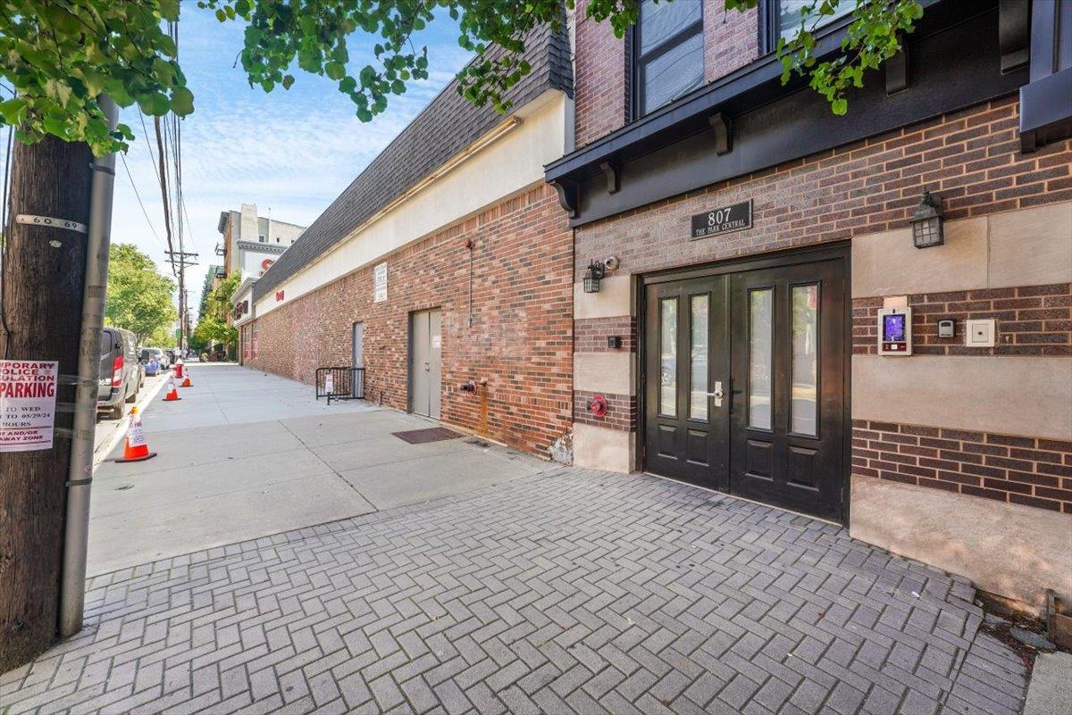 807 CLINTON ST Unit: 2B
