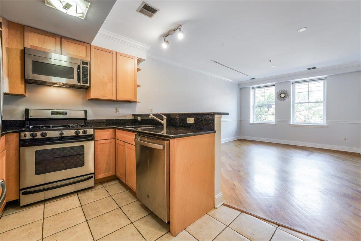 807 CLINTON ST Unit: 2B