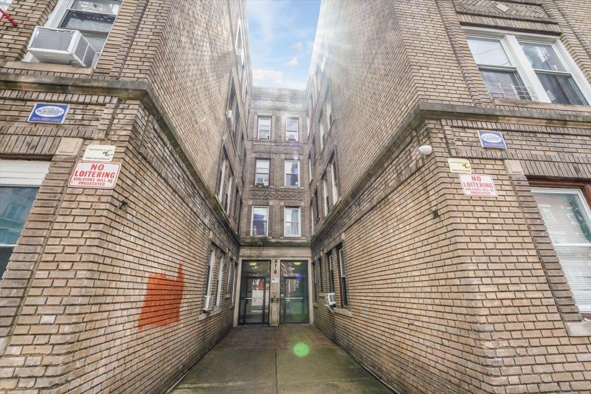 5612 HUDSON AVE Unit: APT 2C