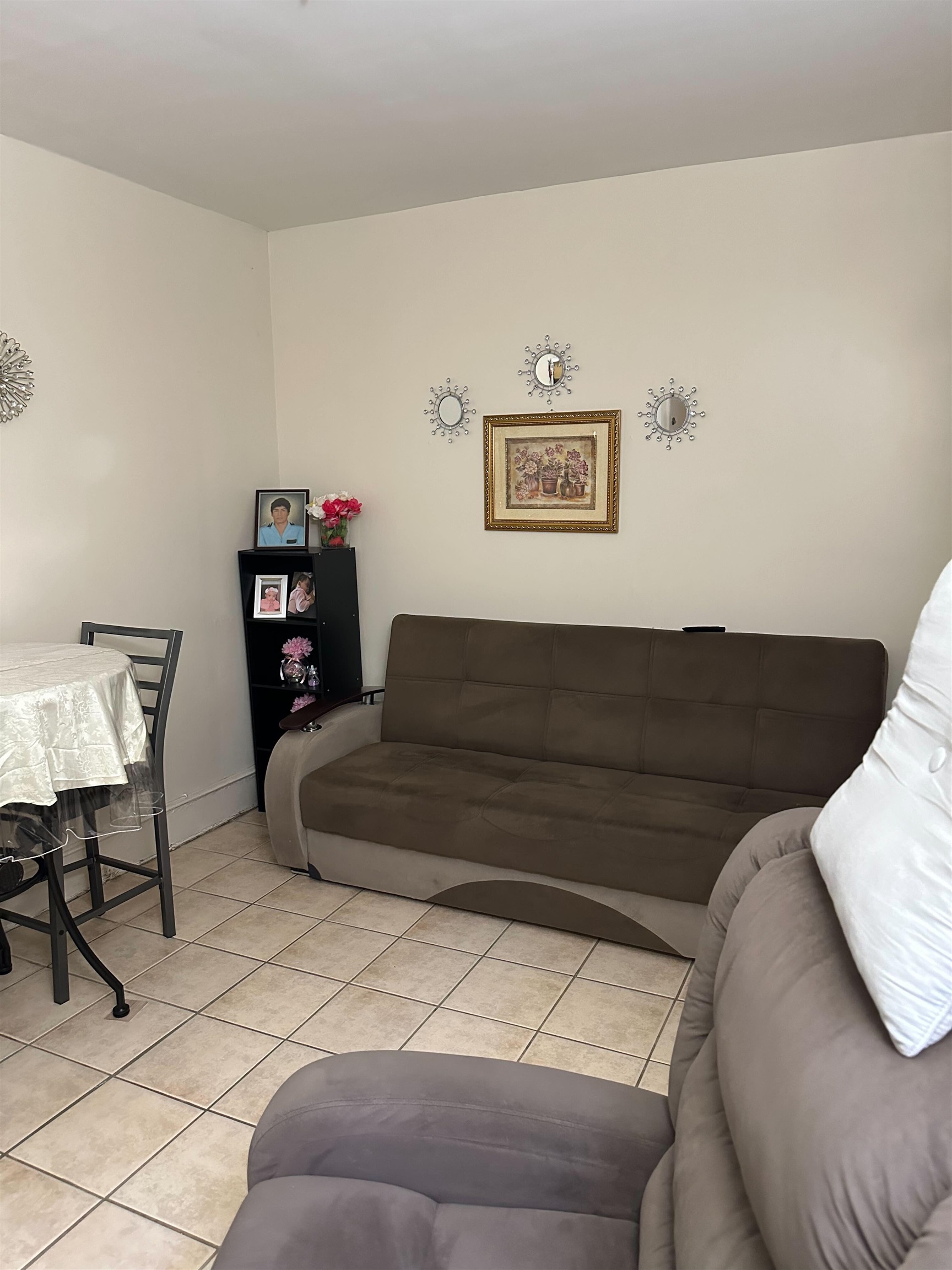5612 HUDSON AVE Unit: APT 2C