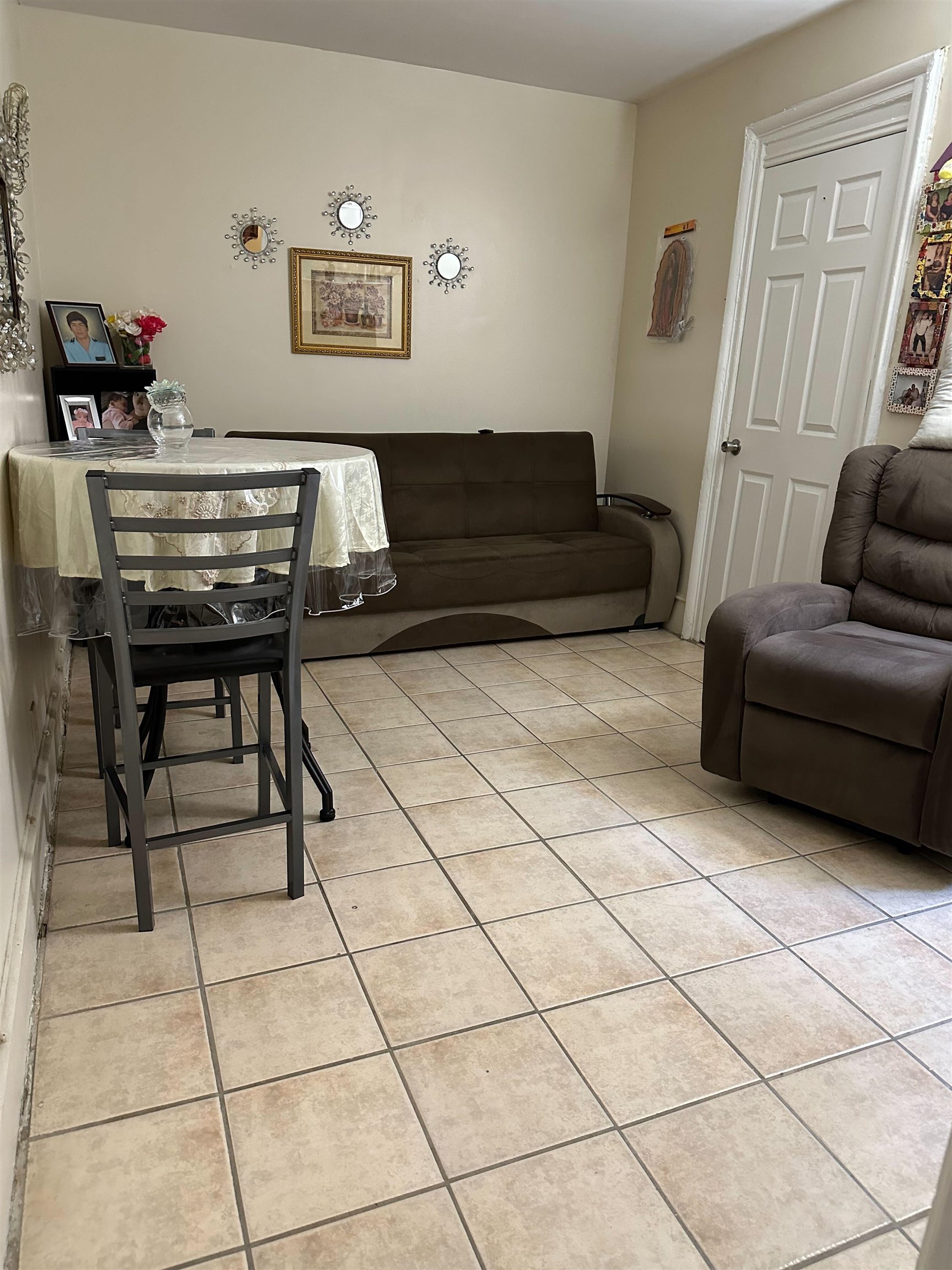 5612 HUDSON AVE Unit: APT 2C