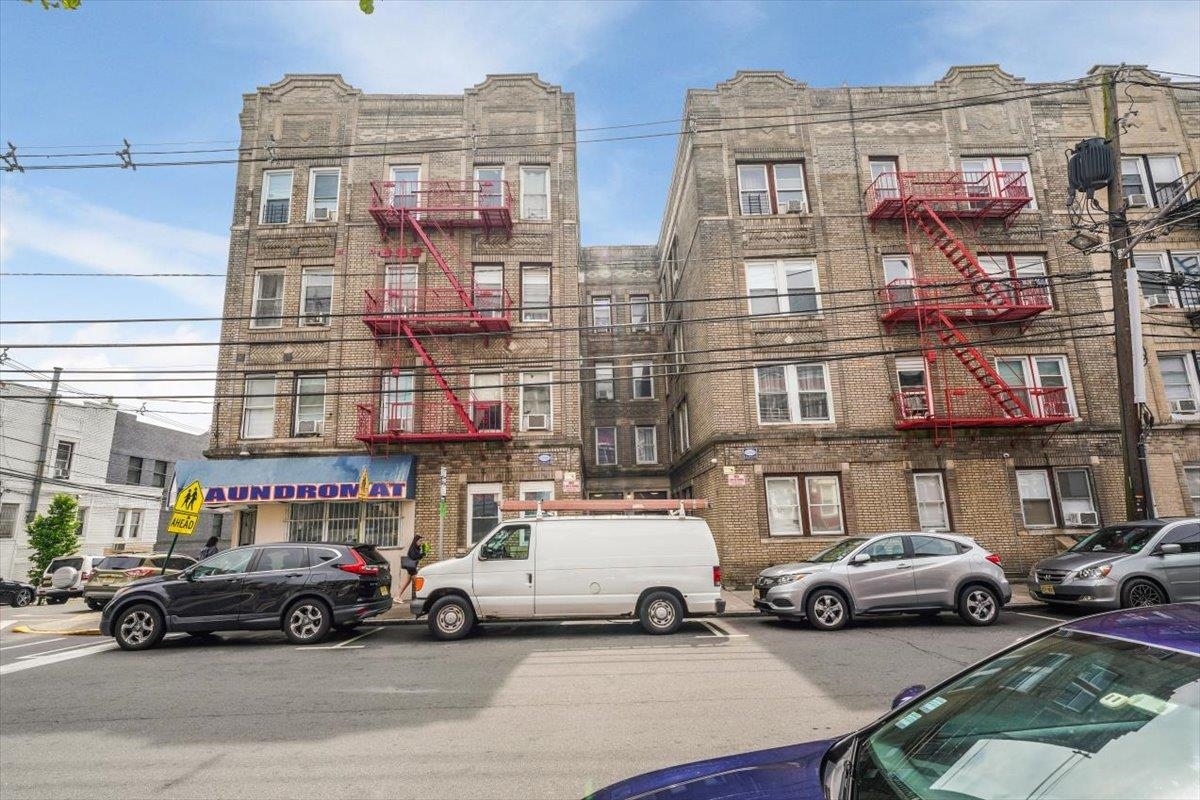5612 HUDSON AVE Unit: APT 2C
