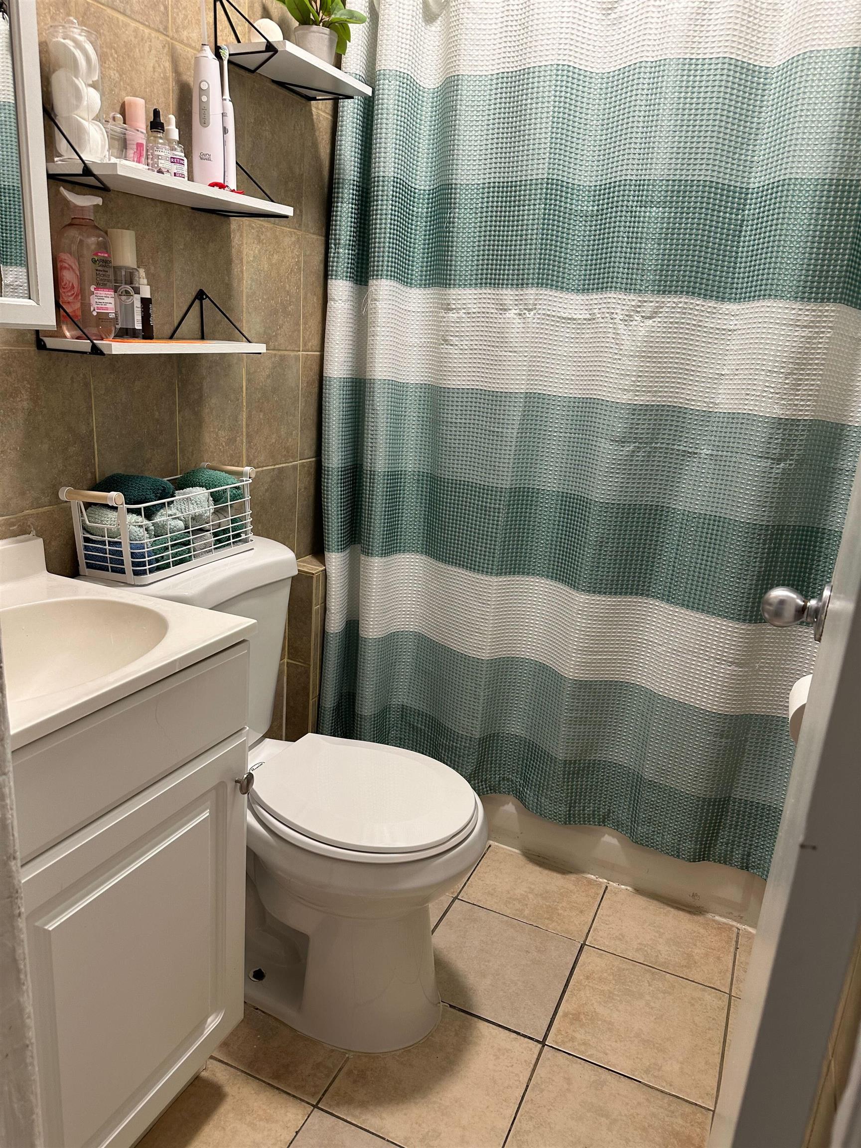 5612 HUDSON AVE Unit: APT 2C