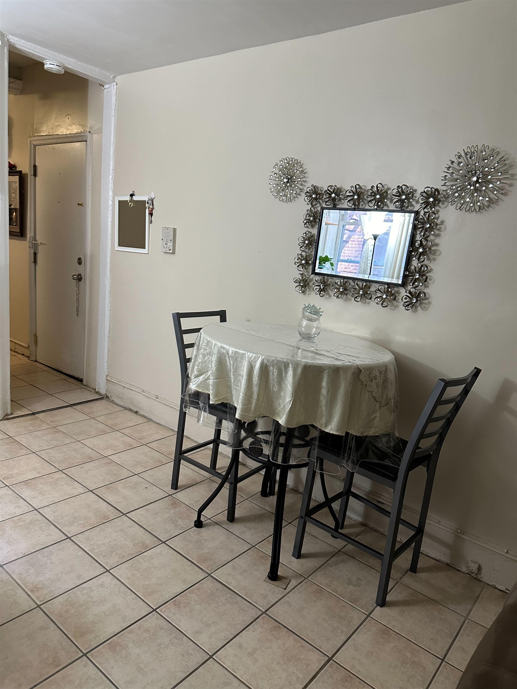 5612 HUDSON AVE Unit: APT 2C