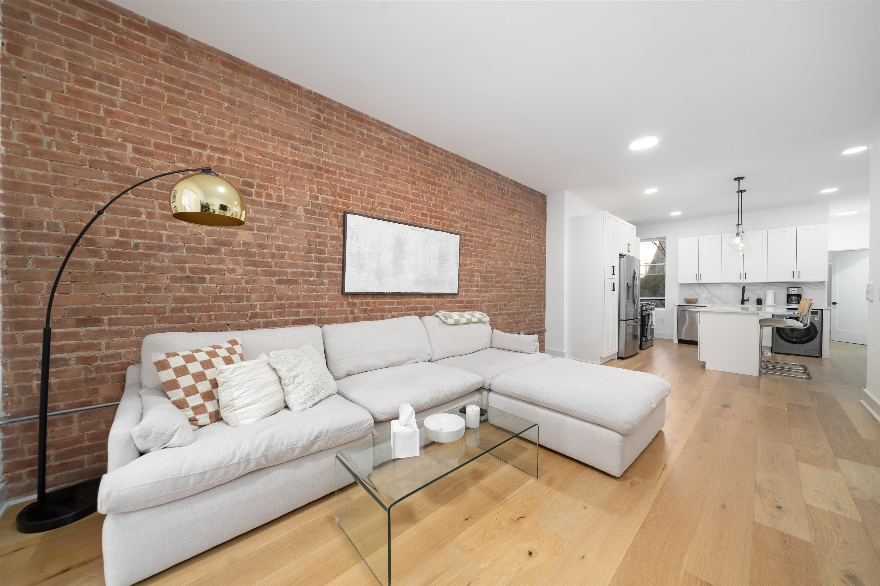 931 WILLOW AVE Unit: 4