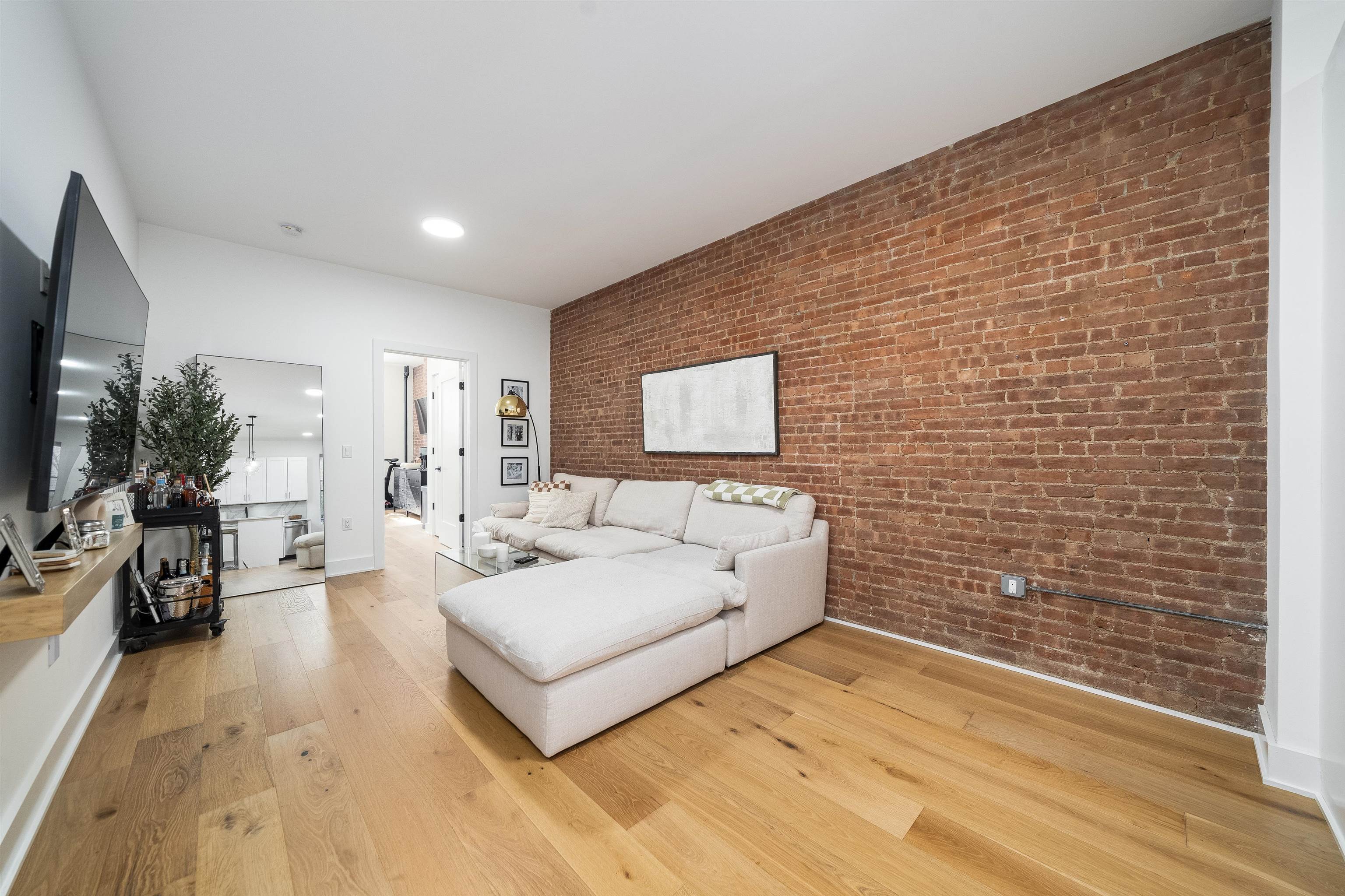 931 WILLOW AVE Unit: 4