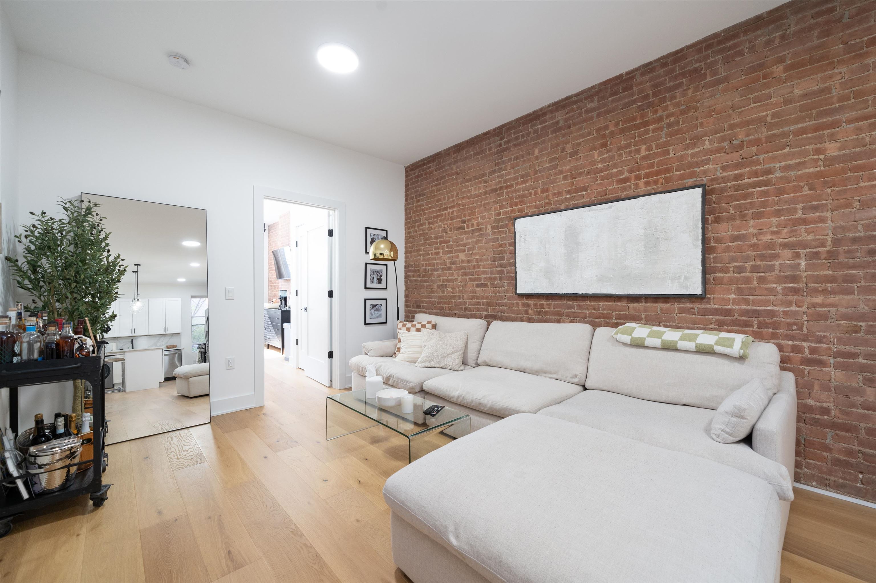 931 WILLOW AVE Unit: 4