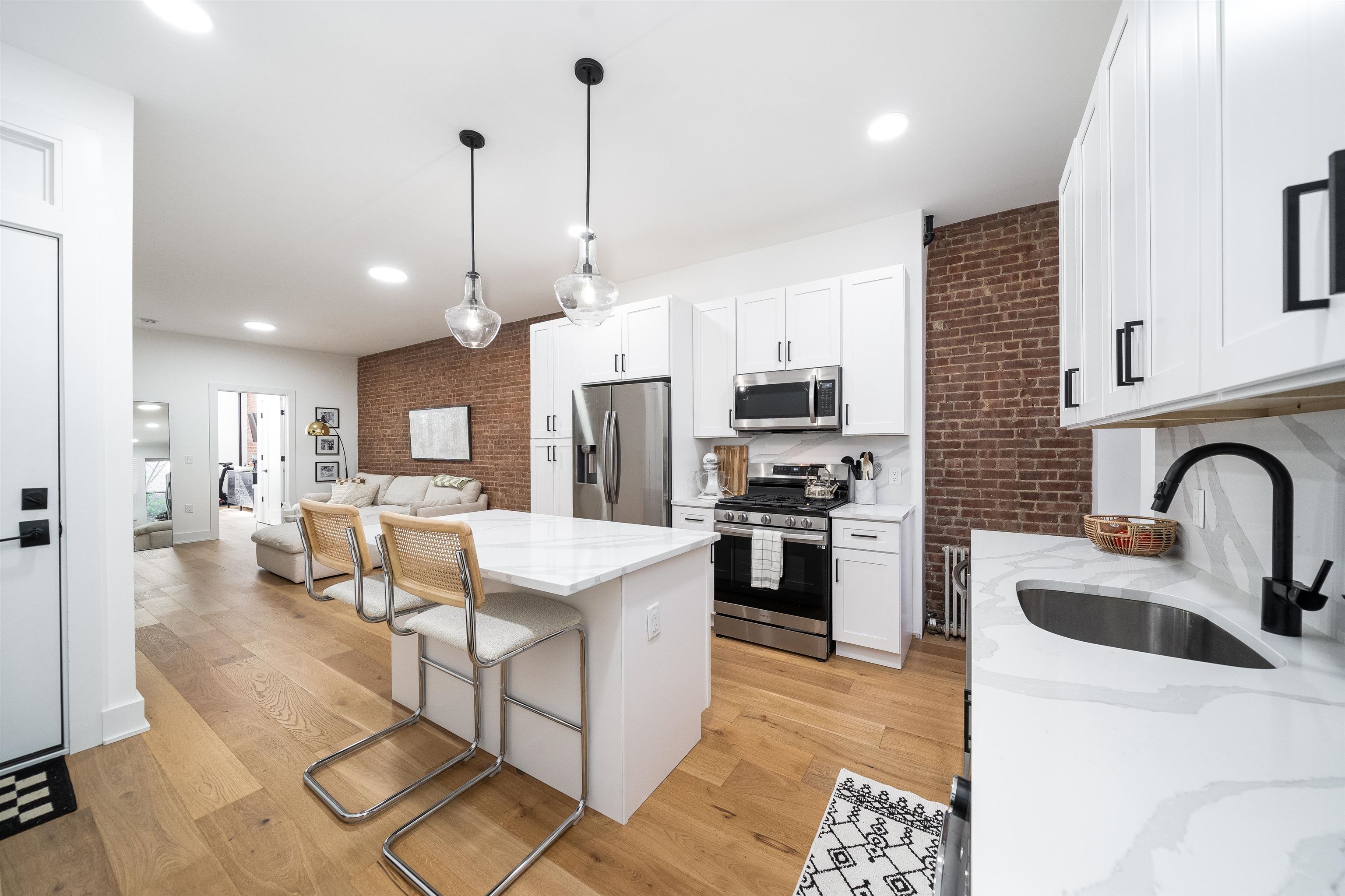 931 WILLOW AVE Unit: 4
