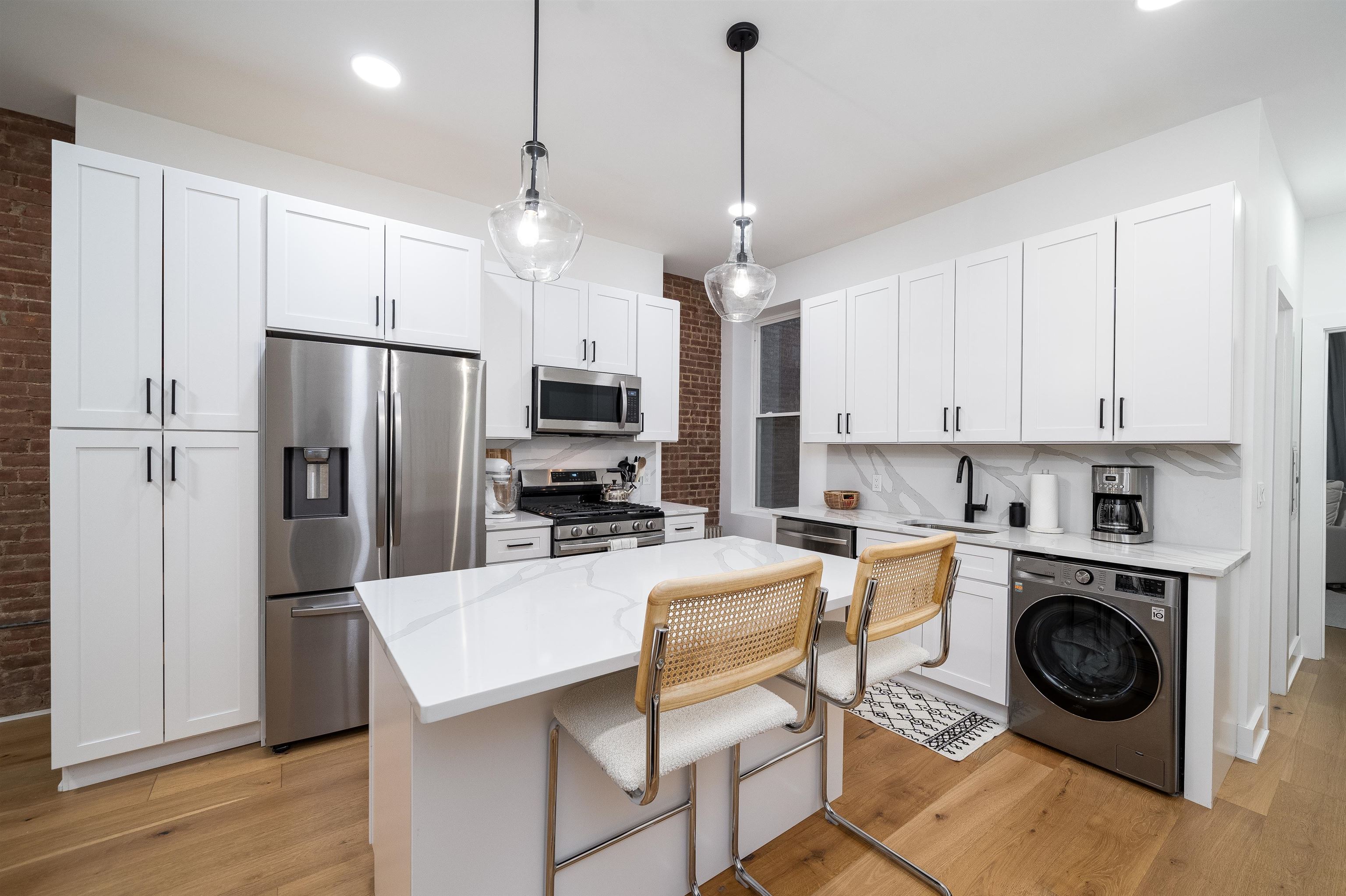 931 WILLOW AVE Unit: 4