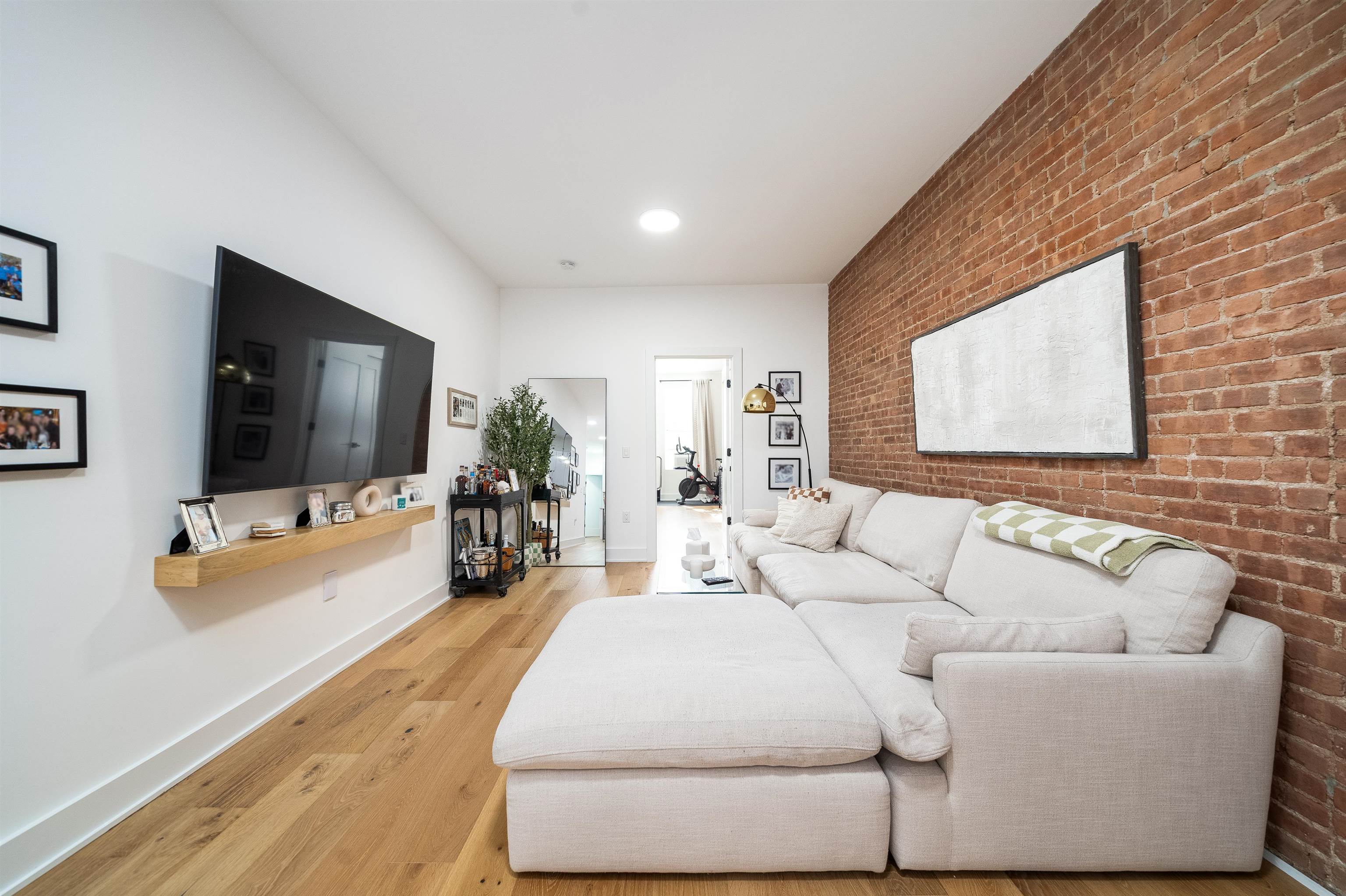 931 WILLOW AVE Unit: 4