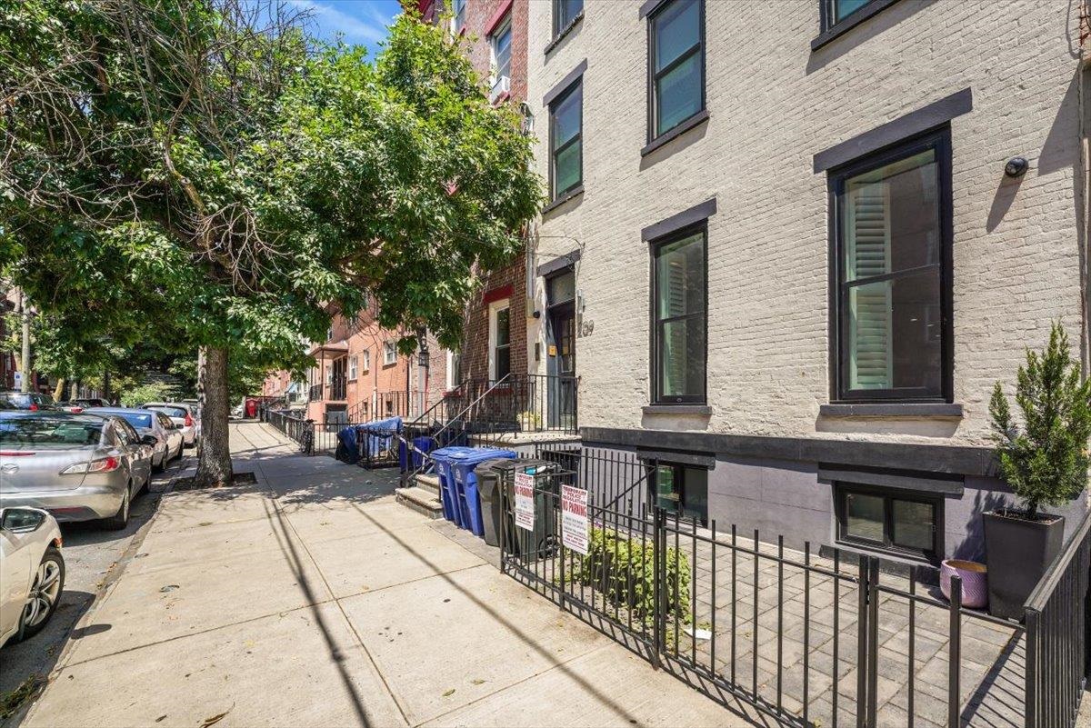 209 PARK AVE Unit: 3