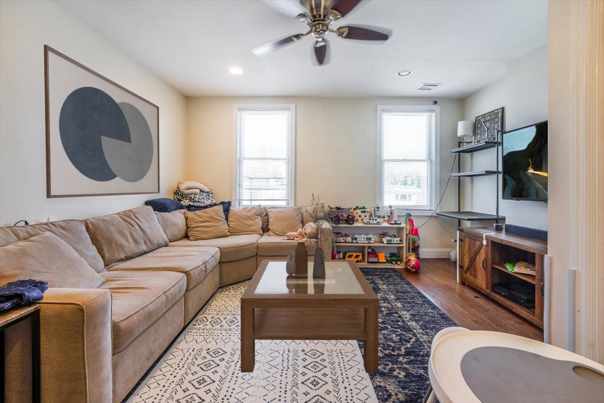 209 PARK AVE Unit: 3