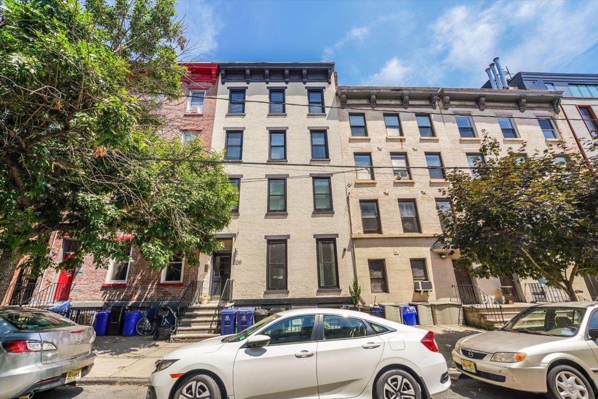 209 PARK AVE Unit: 3
