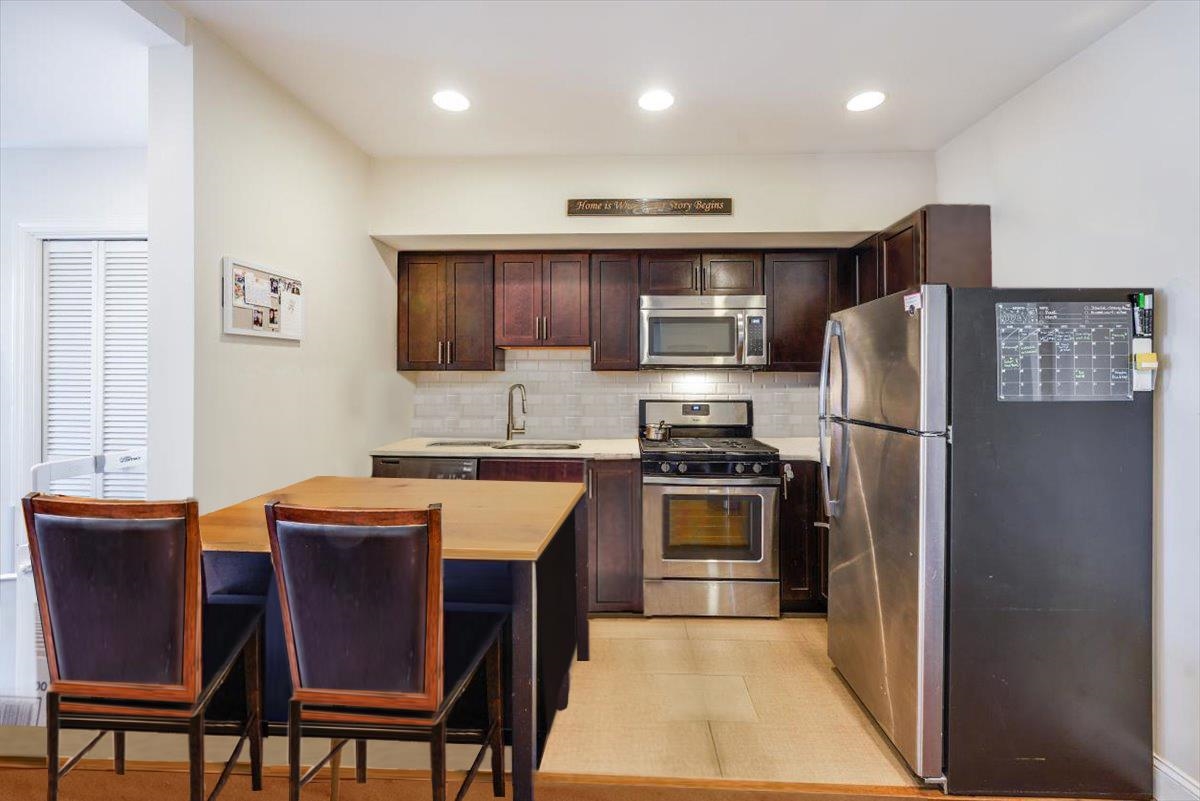 209 PARK AVE Unit: 3
