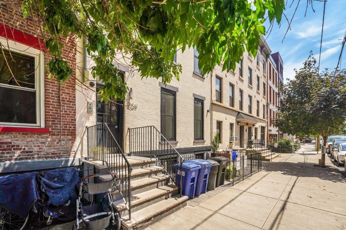 209 PARK AVE Unit: 3