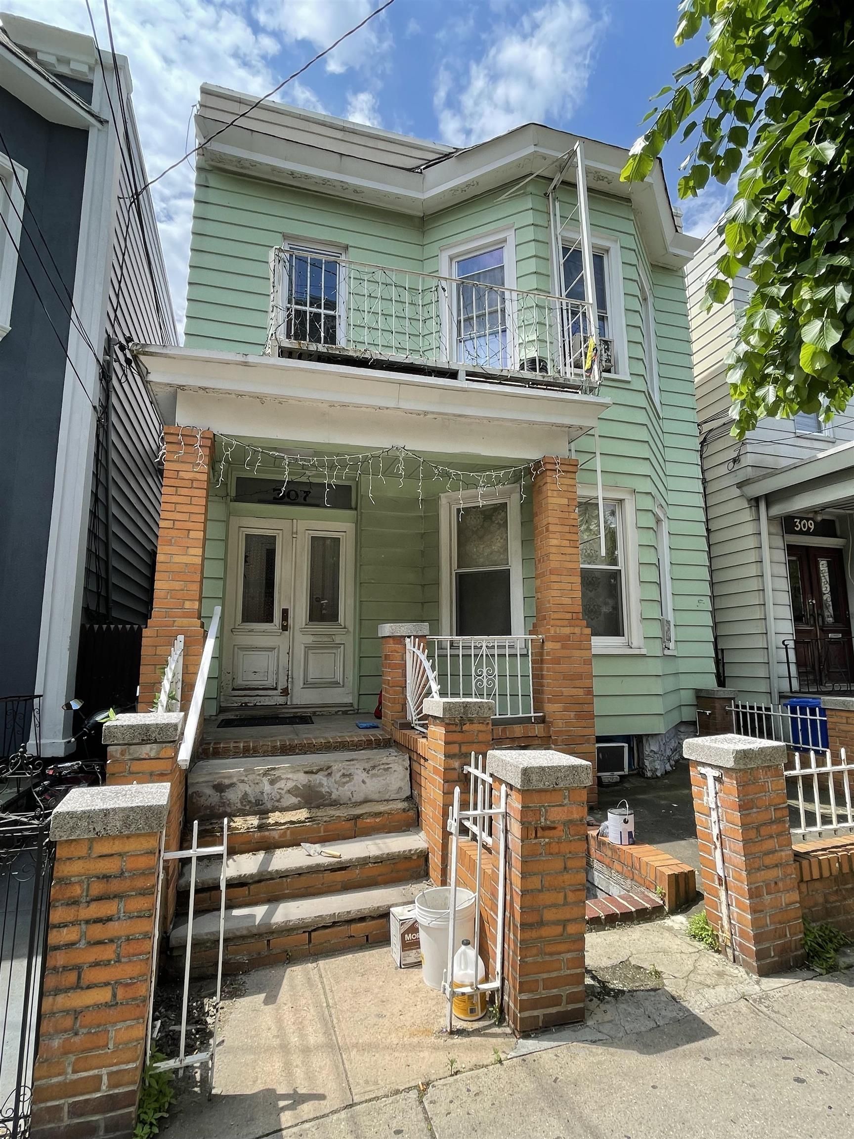 307 50TH ST Unit: 2B