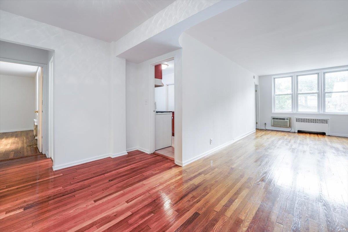 2160 CENTER AVE Unit: 2B