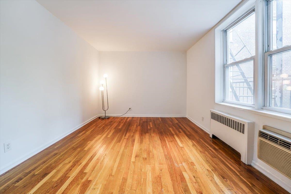 2160 CENTER AVE Unit: 2B