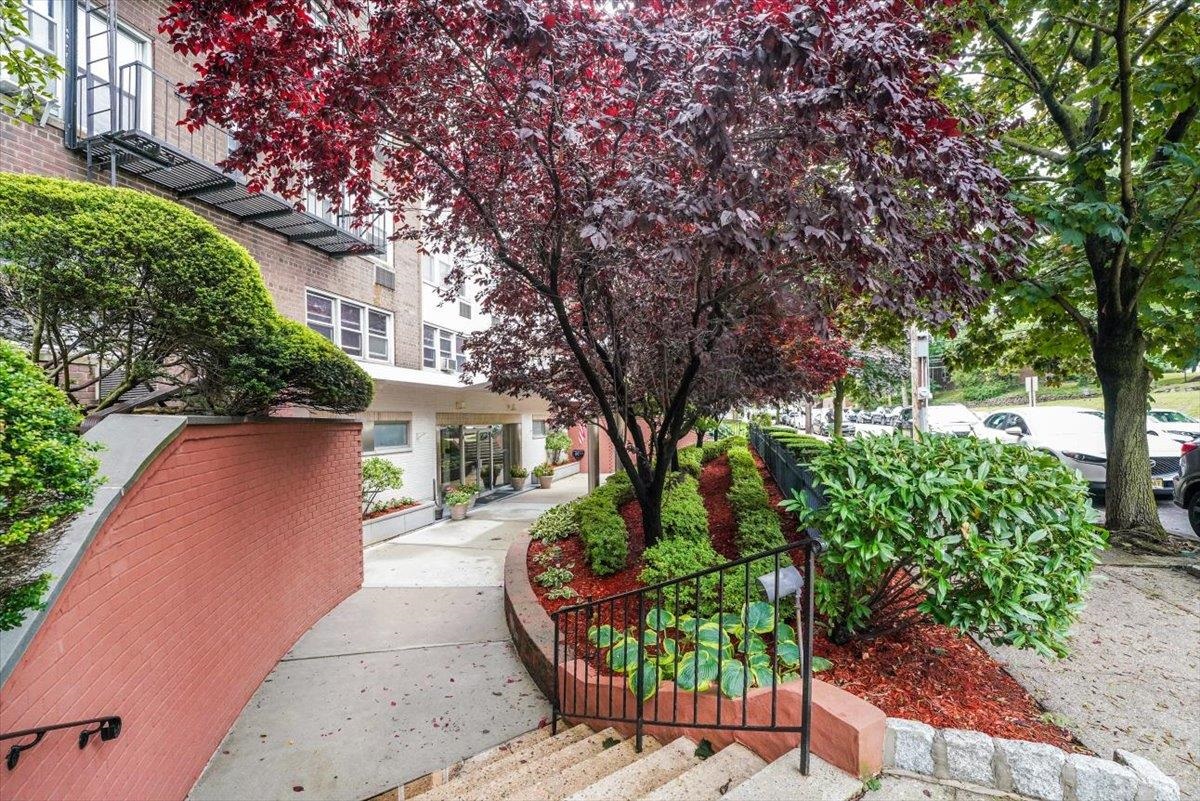 2160 CENTER AVE Unit: 2B