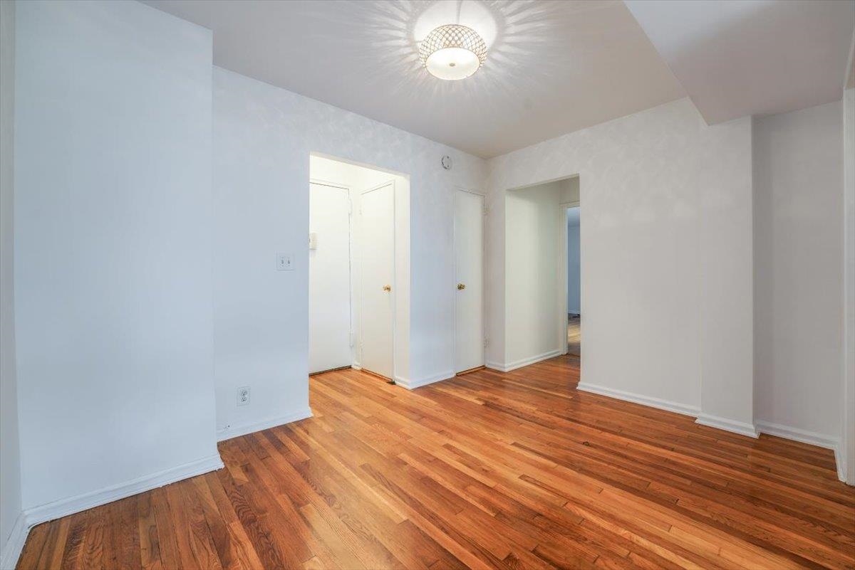2160 CENTER AVE Unit: 2B