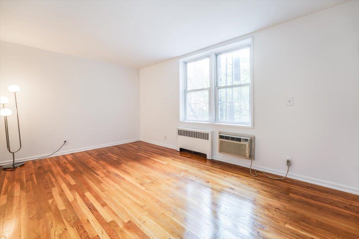 2160 CENTER AVE Unit: 2B