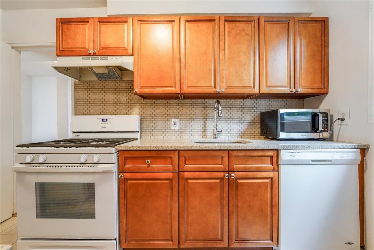2160 CENTER AVE Unit: 2B