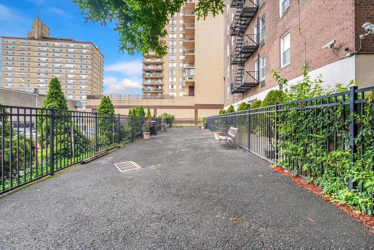 2160 CENTER AVE Unit: 2B