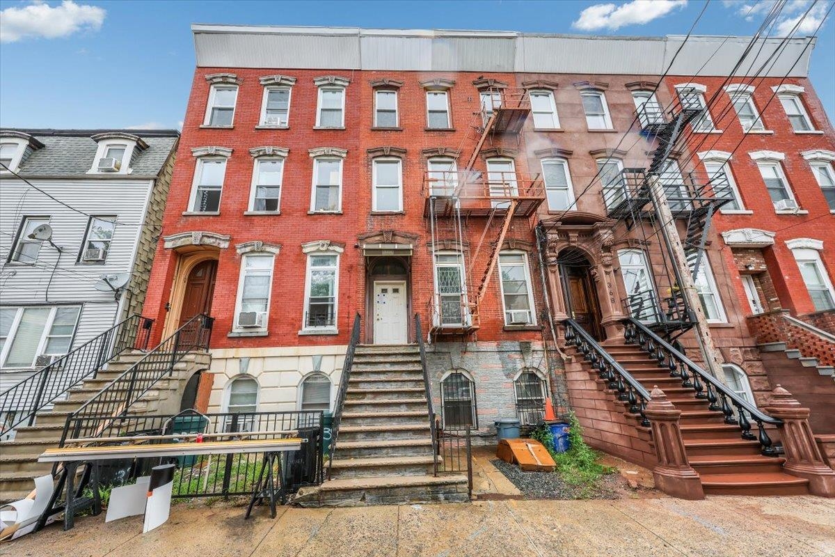 370 FORREST ST Unit: 2