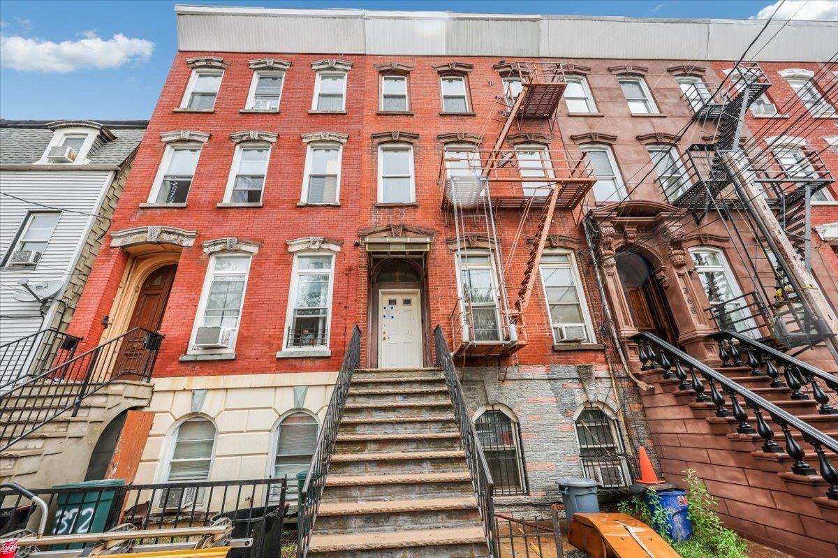 370 FORREST ST Unit: 2