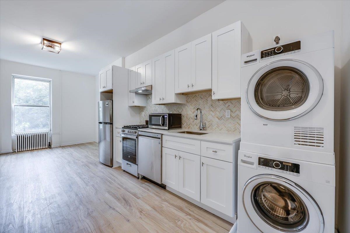 370 FORREST ST Unit: 3