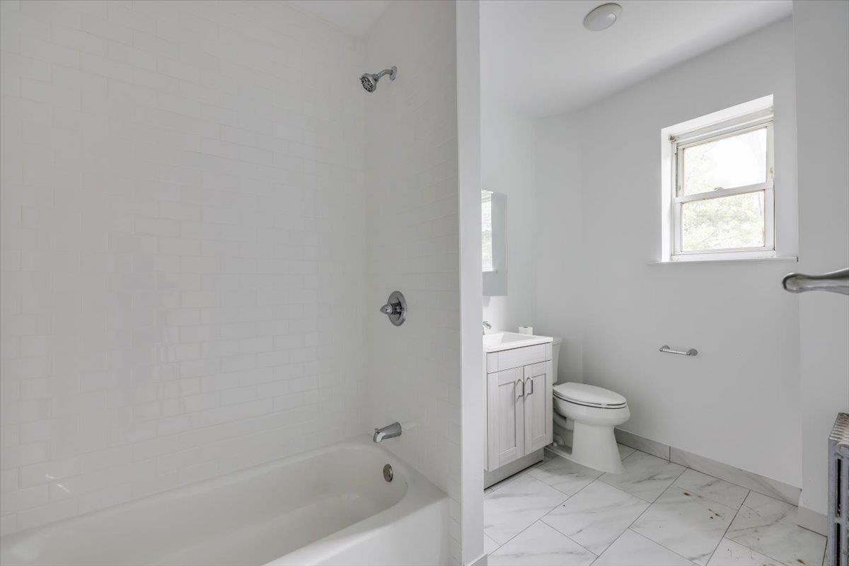 370 FORREST ST Unit: 3