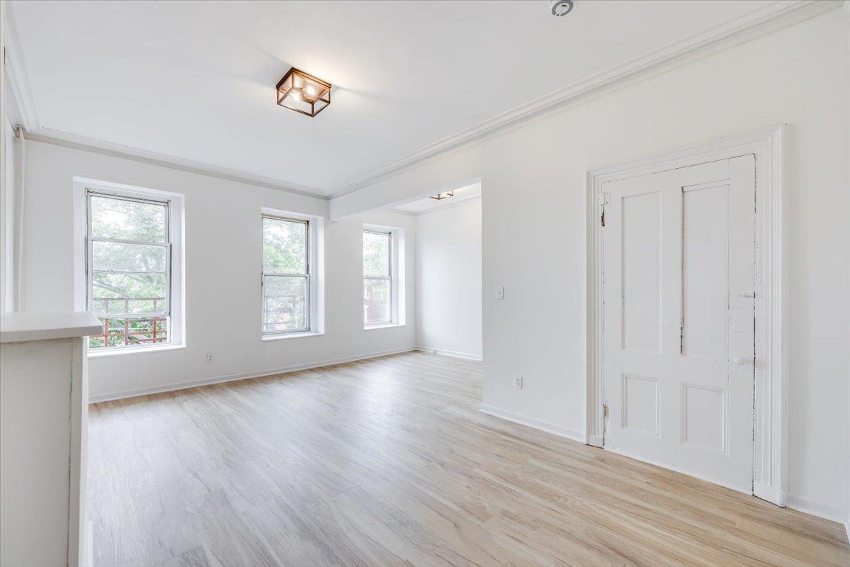 370 FORREST ST Unit: 3