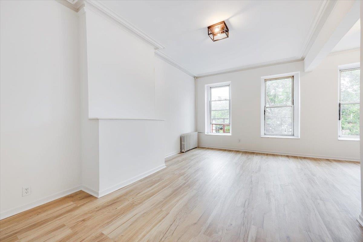 370 FORREST ST Unit: 3