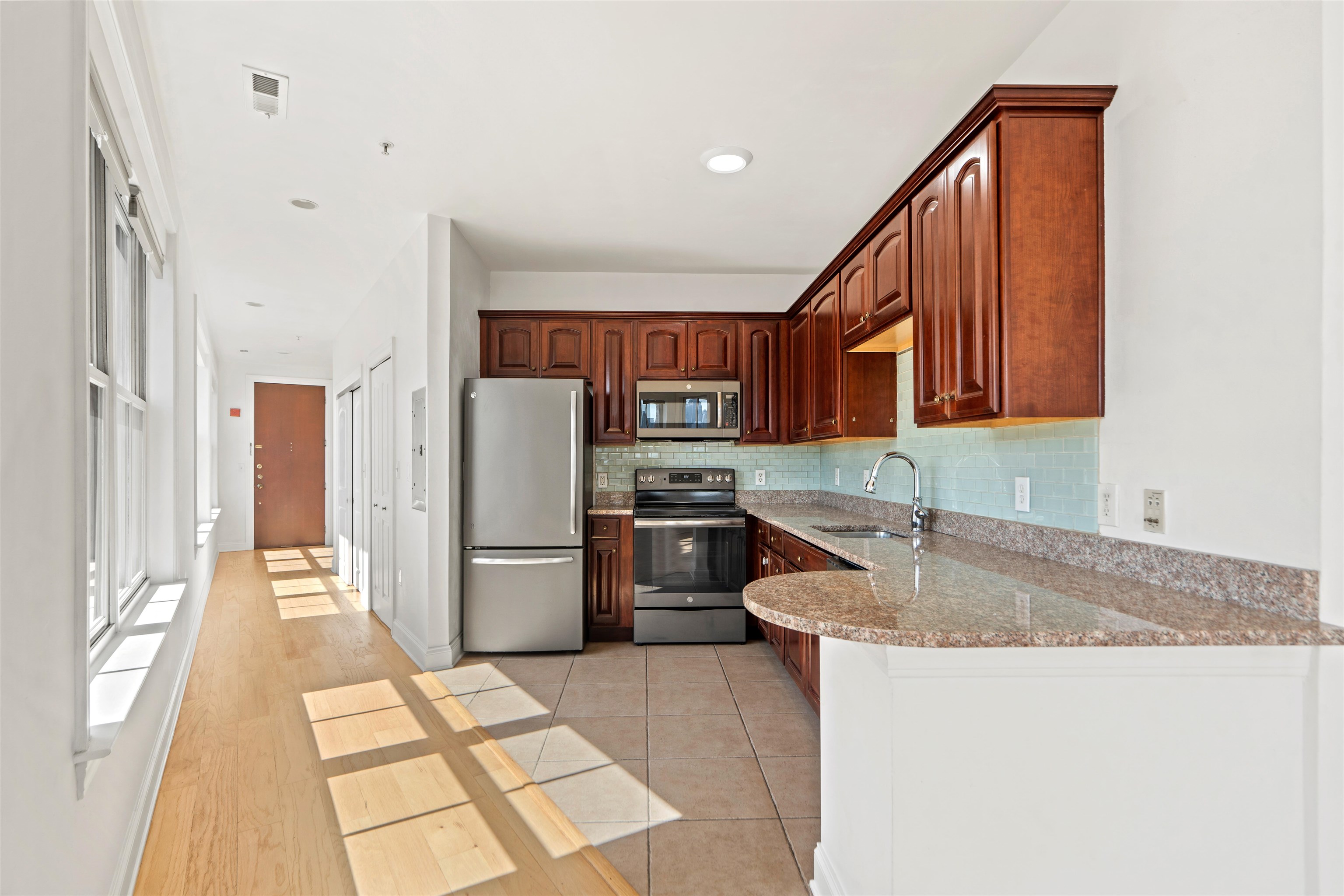 22 AVENUE AT PORT IMPERIAL Unit: 433