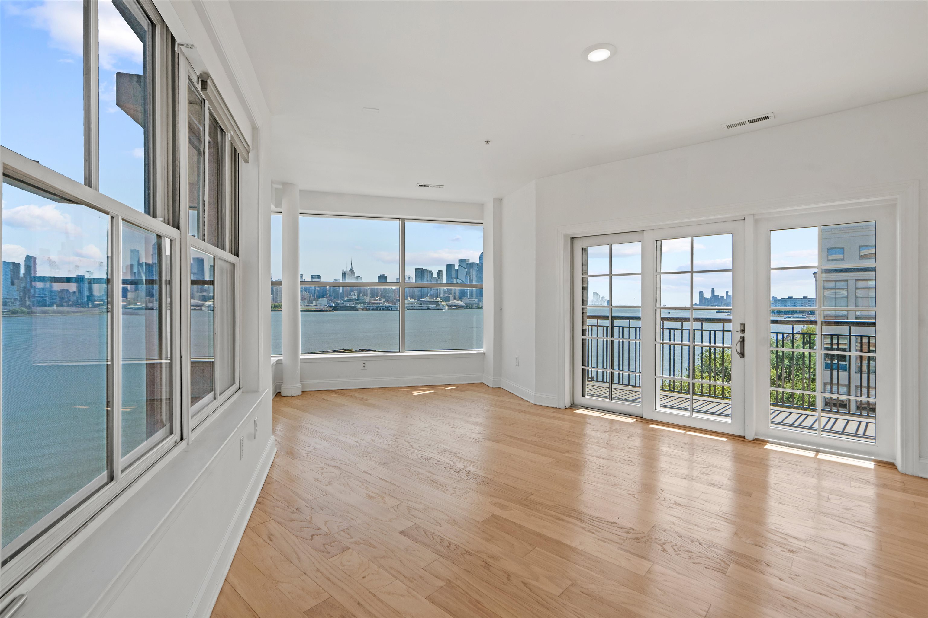 22 AVENUE AT PORT IMPERIAL Unit: 433