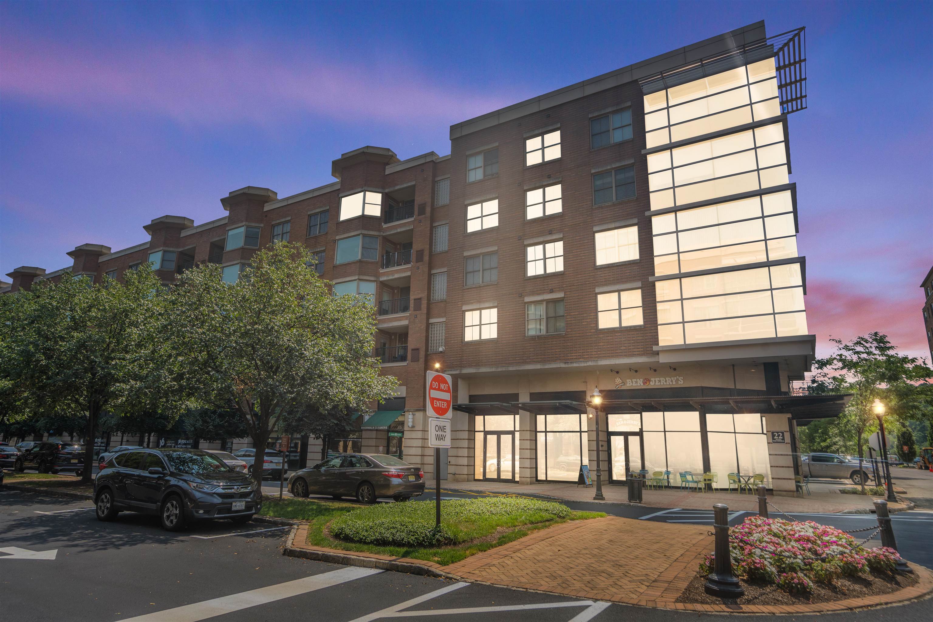 22 AVENUE AT PORT IMPERIAL Unit: 433