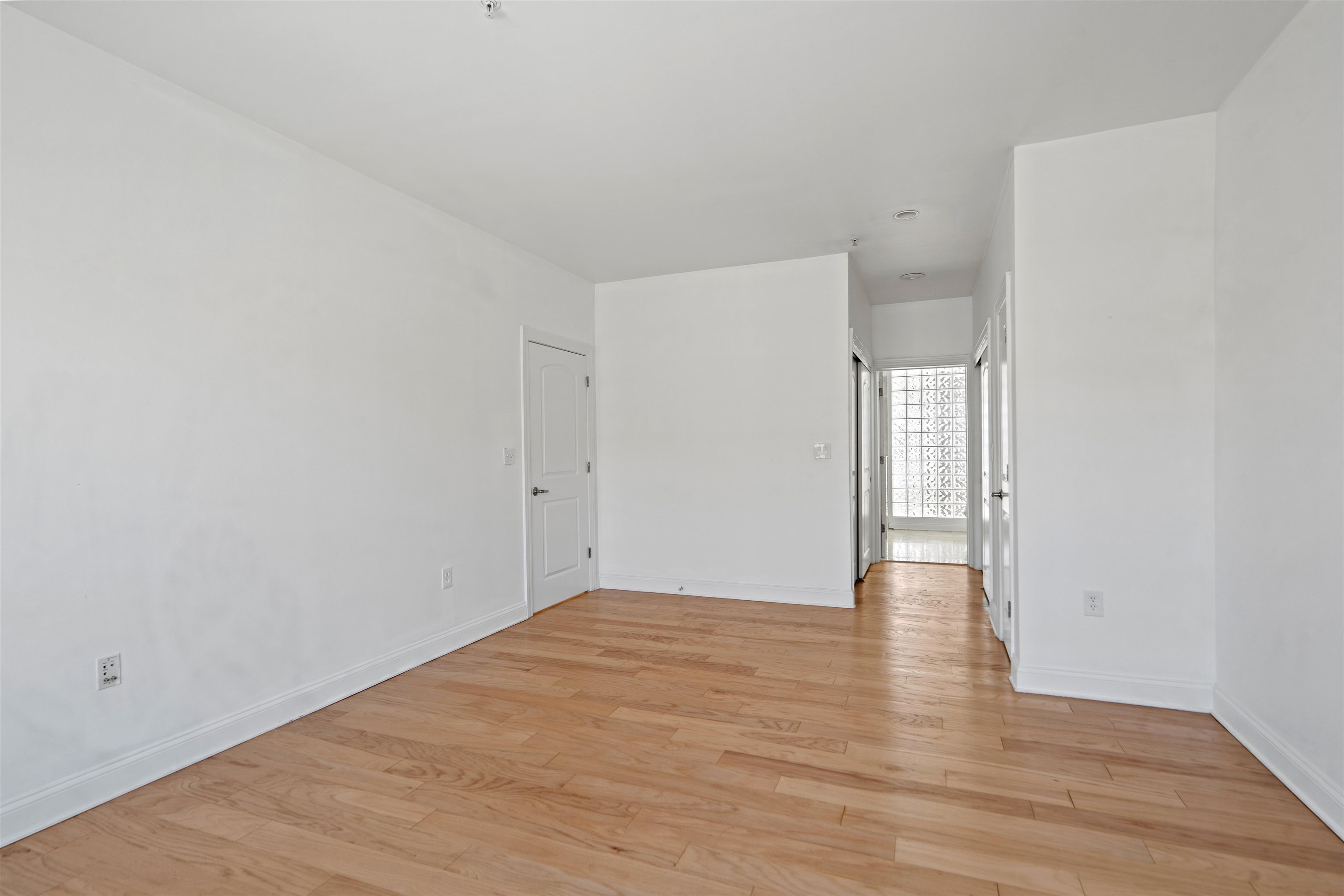 22 AVENUE AT PORT IMPERIAL Unit: 433