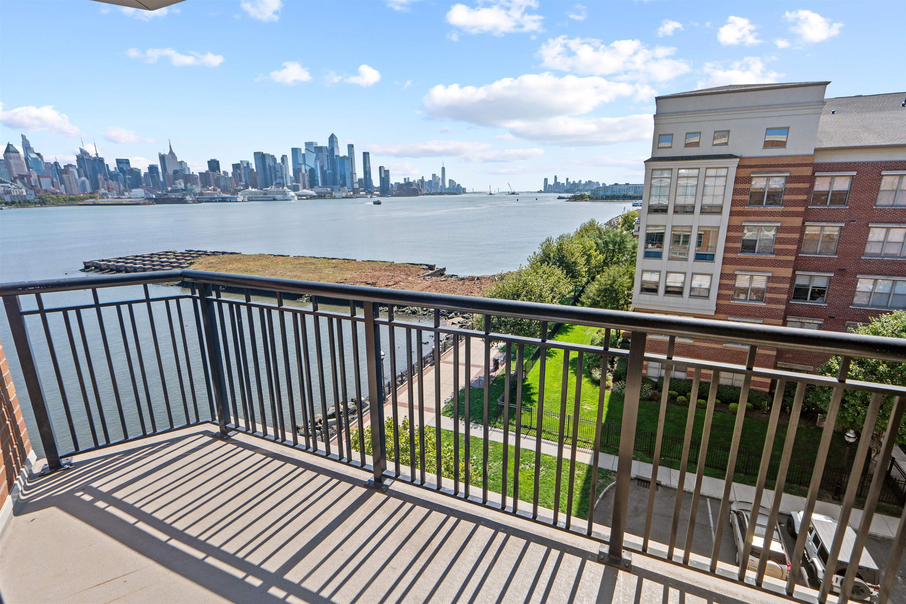 22 AVENUE AT PORT IMPERIAL Unit: 433