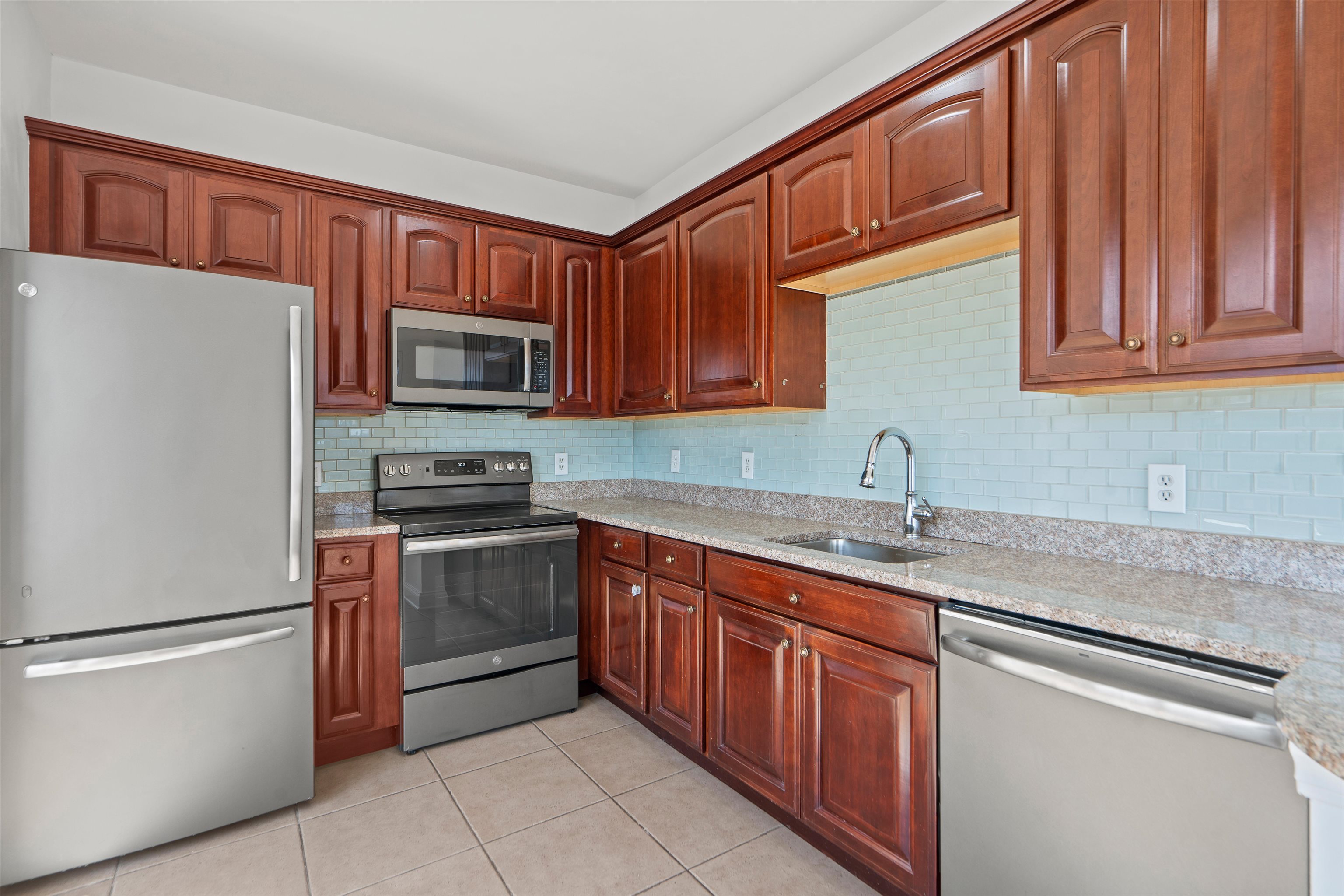 22 AVENUE AT PORT IMPERIAL Unit: 433