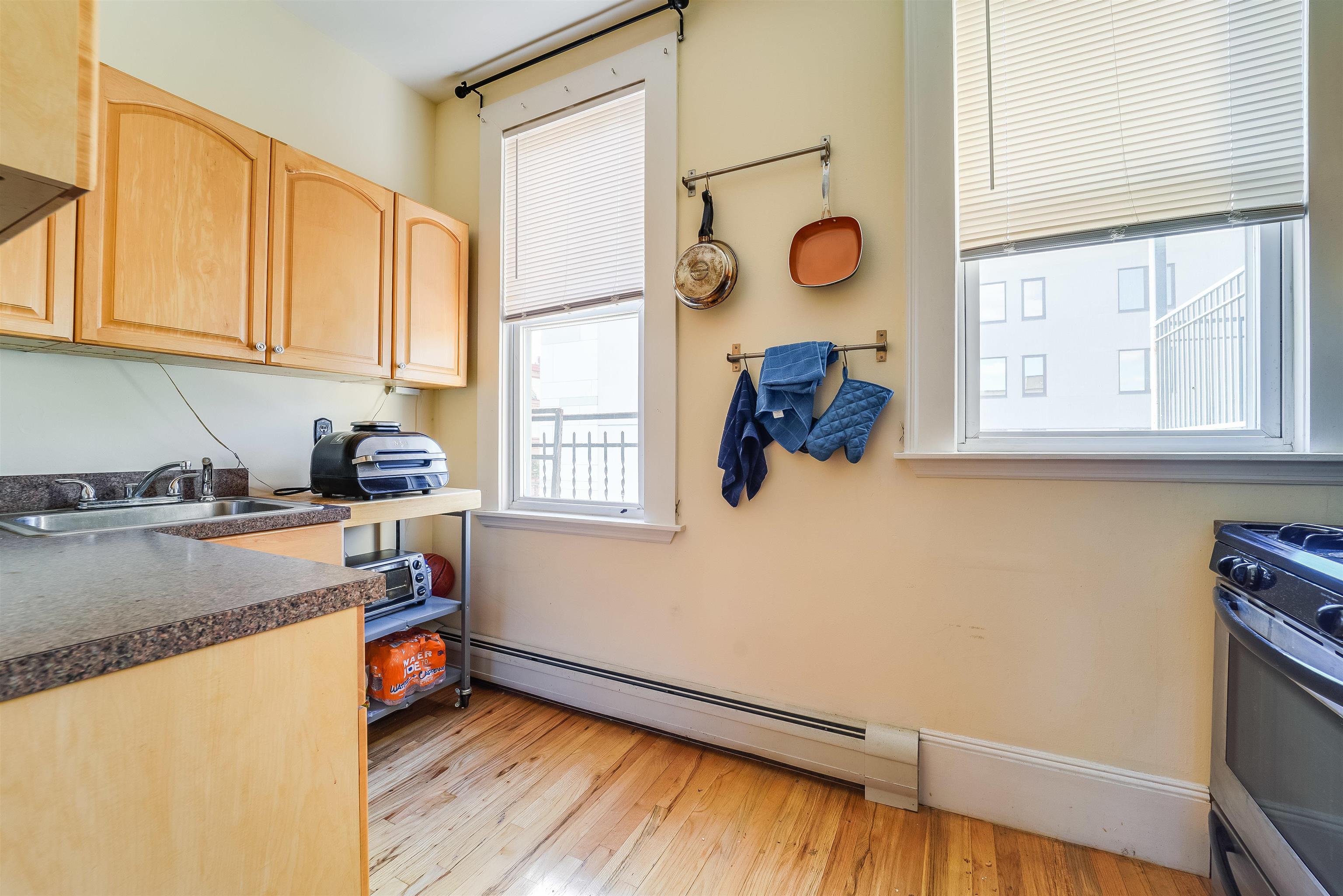 402 MONROE ST Unit: 4R