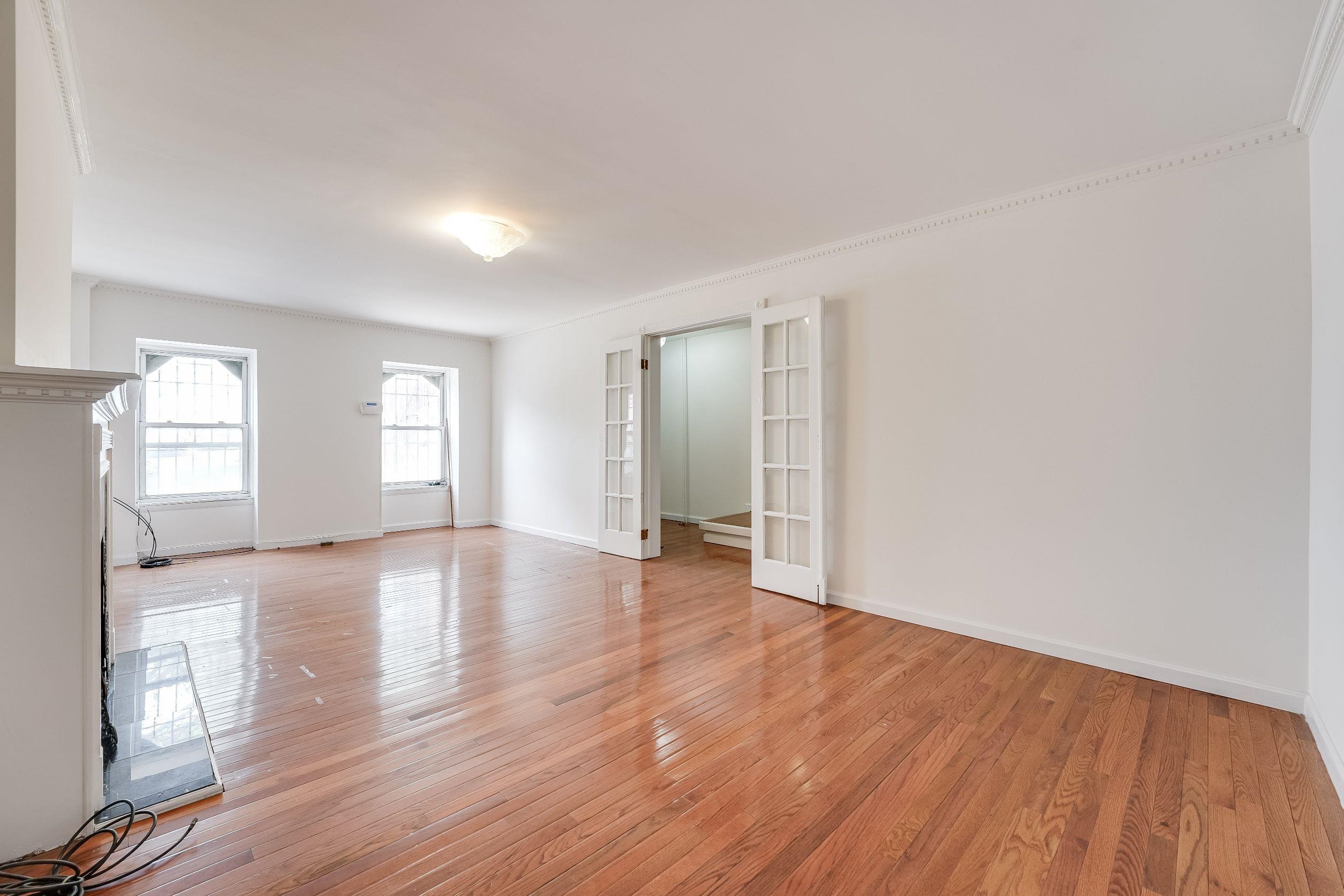 370 FORREST ST Unit: 1