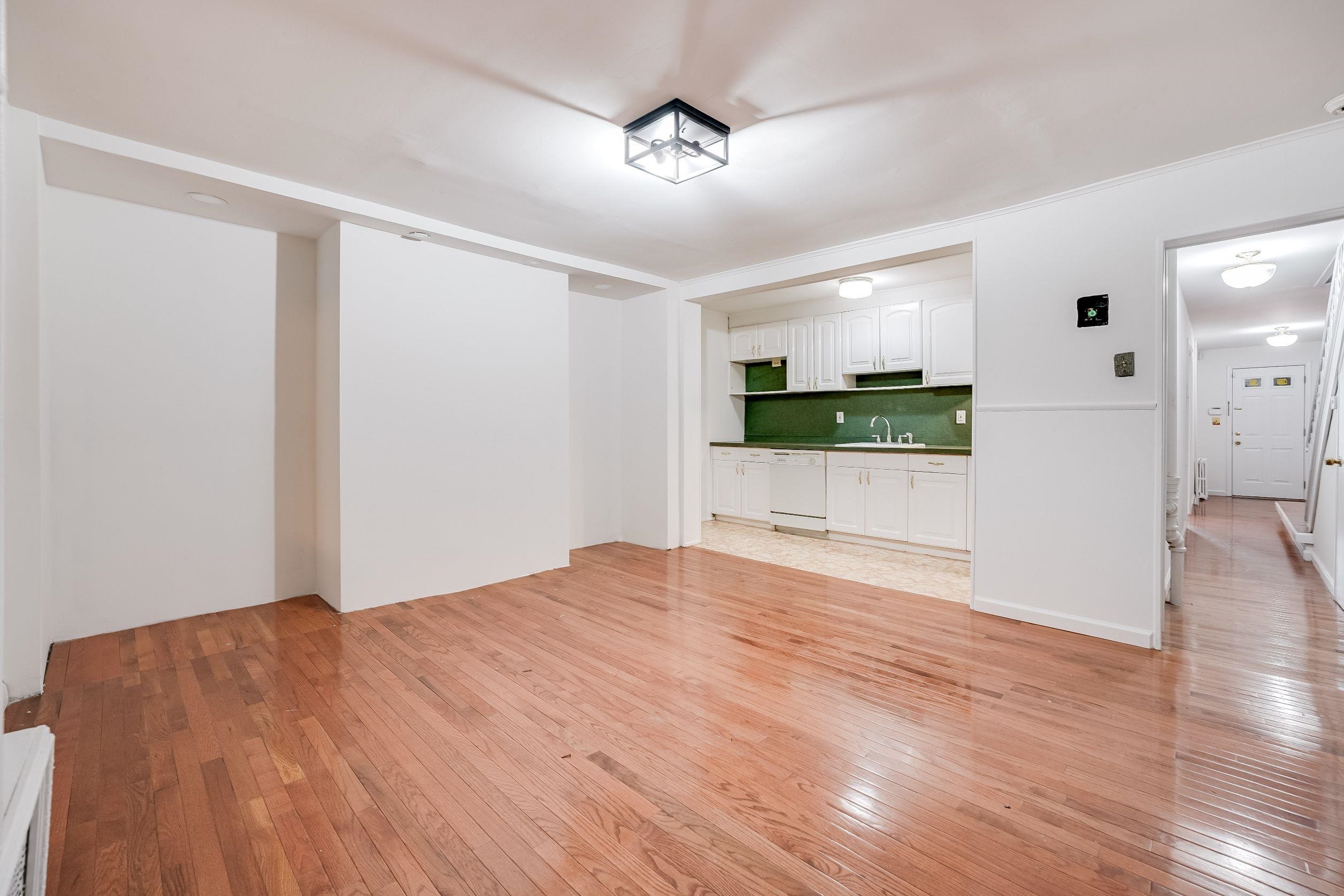 370 FORREST ST Unit: 1