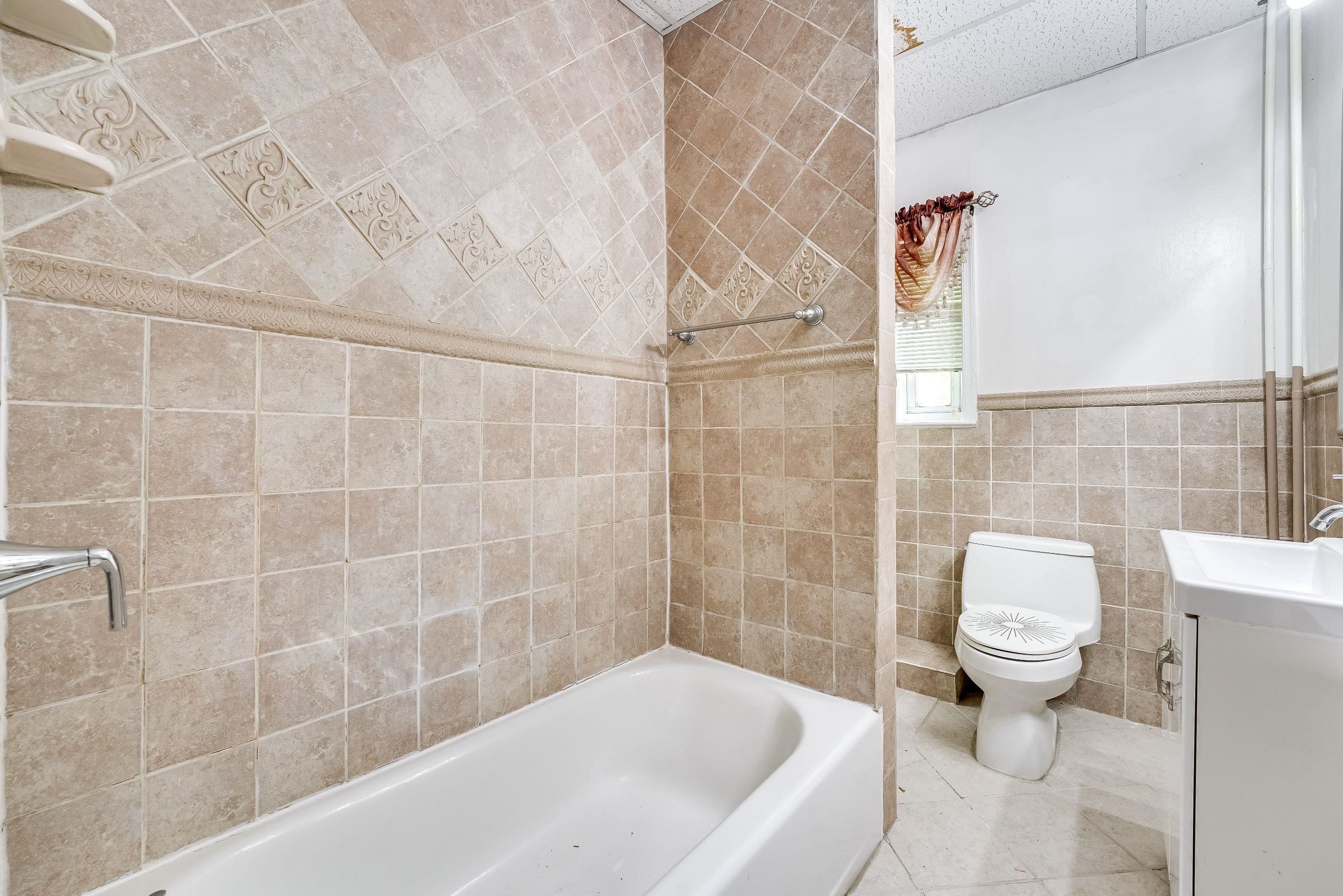 370 FORREST ST Unit: 1