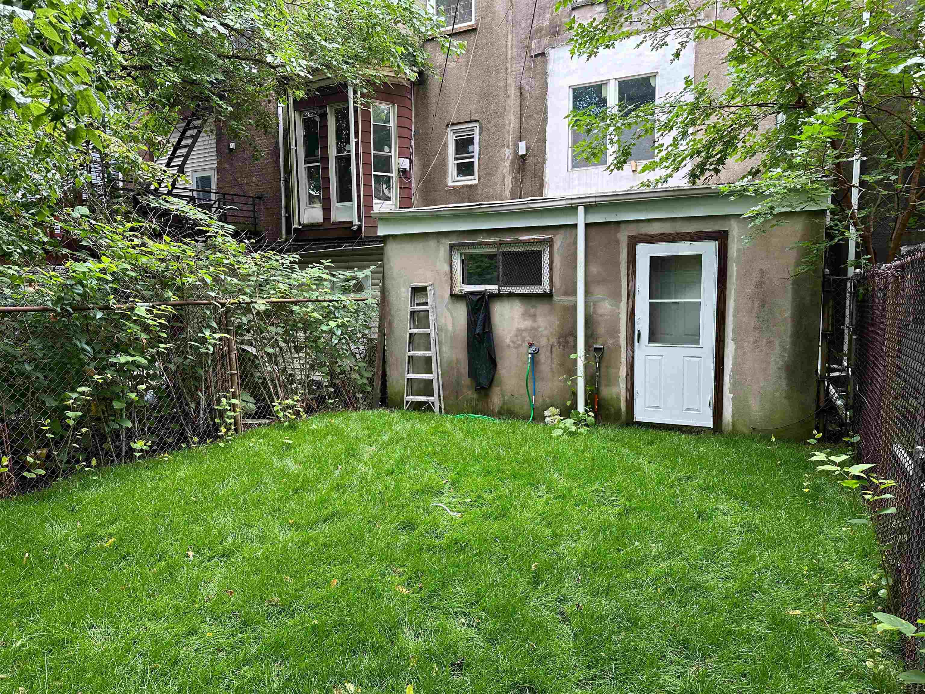 370 FORREST ST Unit: 1
